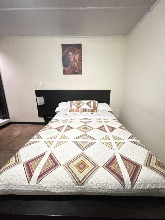 Hotel Alojate In Bogotá Eksteriør bilde